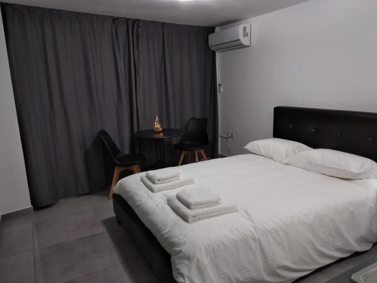 Cozy Place In The Heart Of Harbor Apartment Paphos Exterior photo